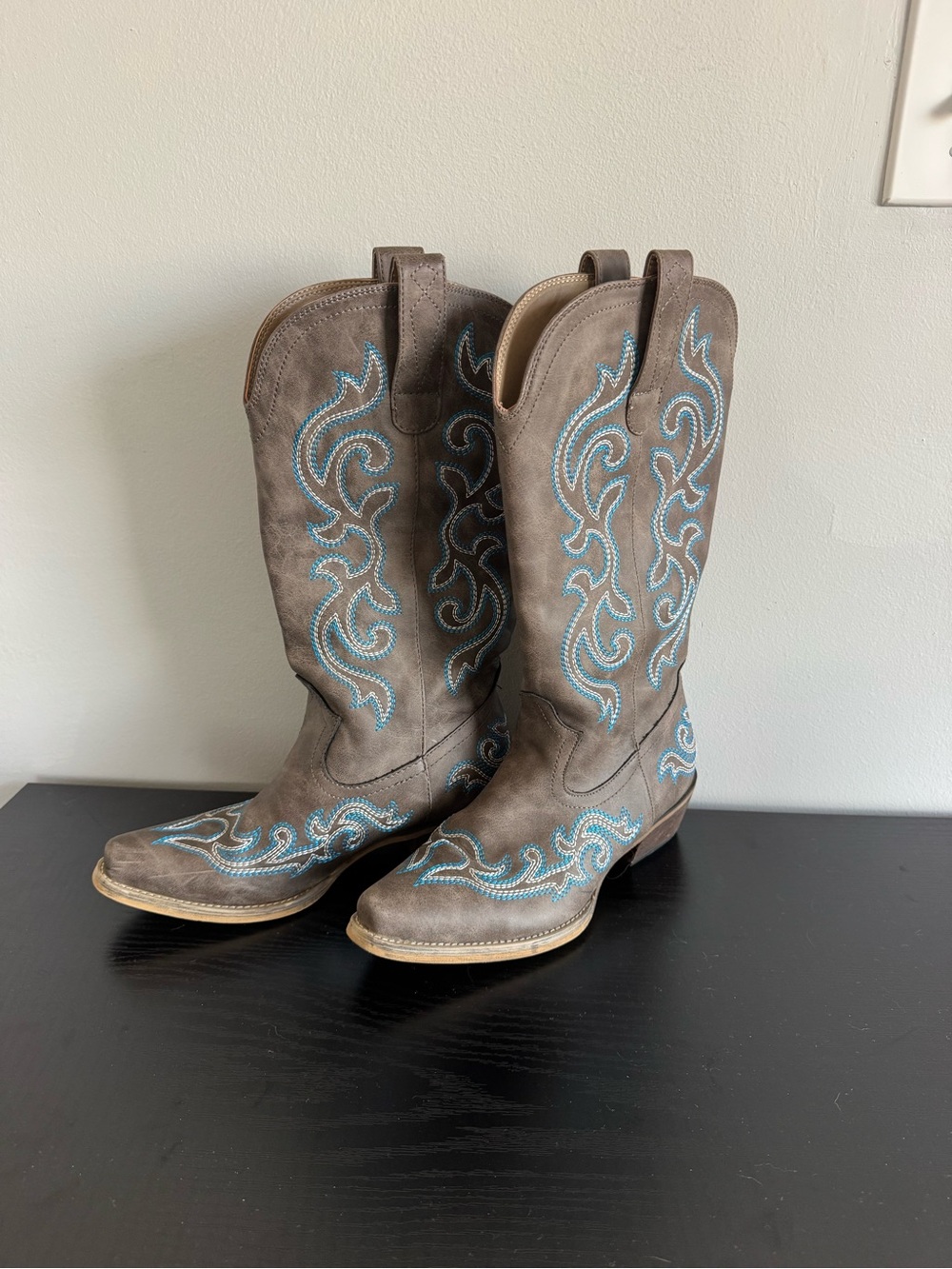 Women’s brown Western Boots with Turquoise Embroidery